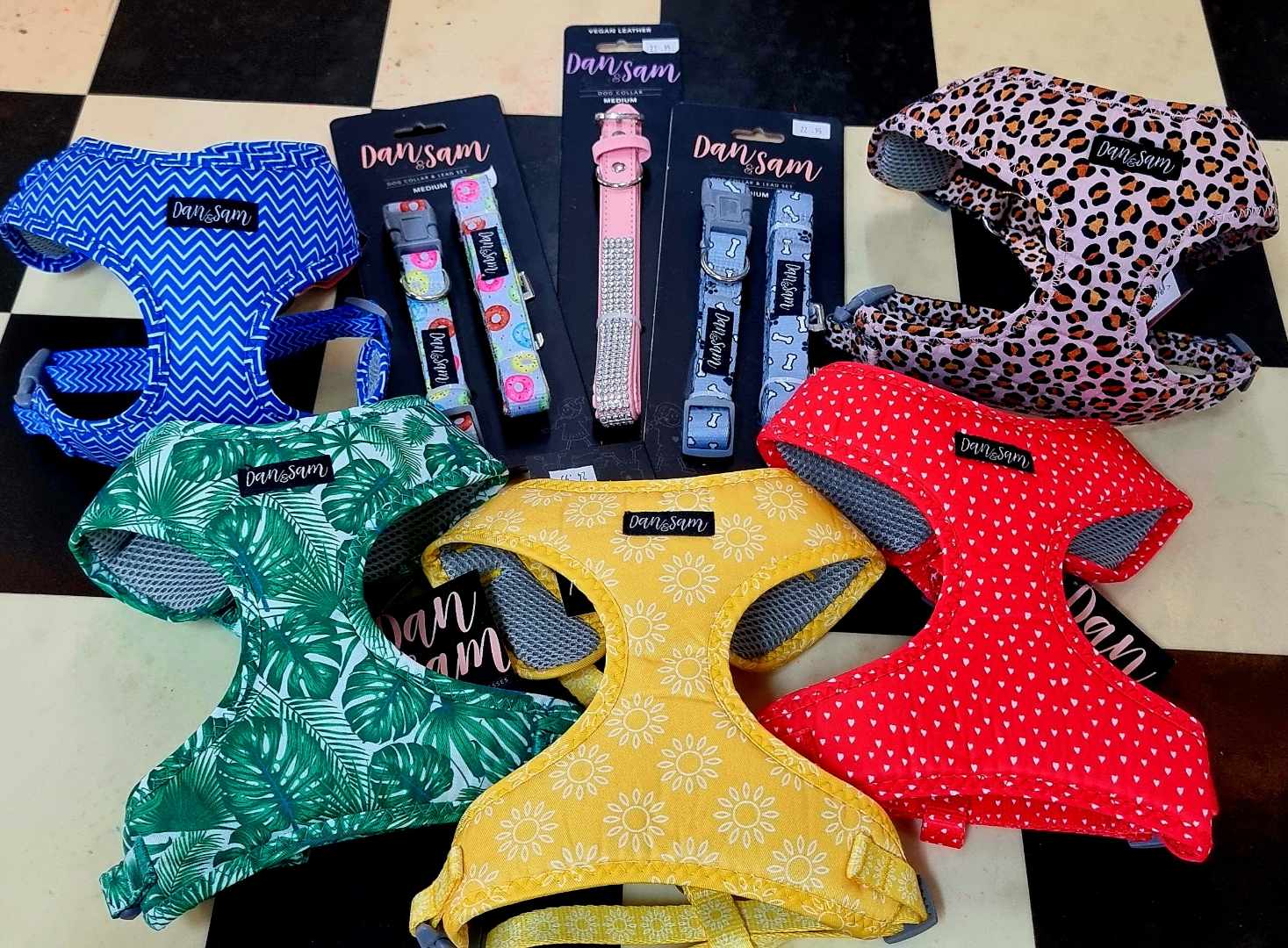 Collars Harnesses and Leads